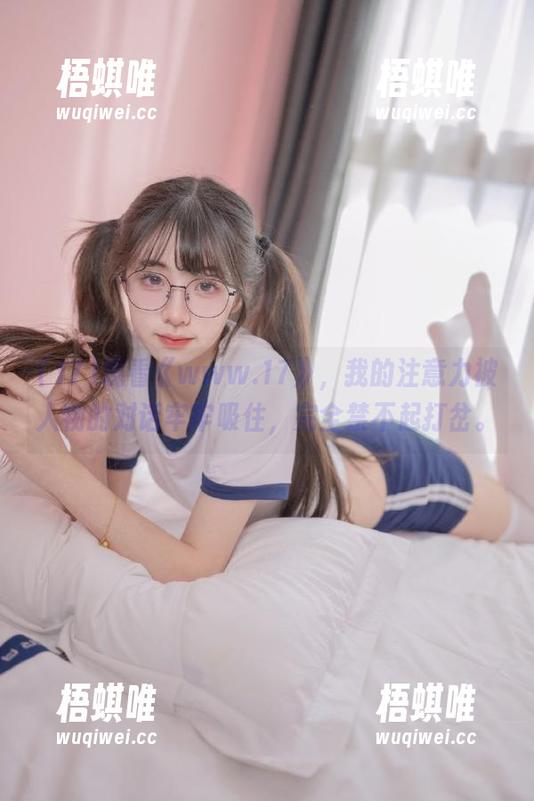 观看《www.17》，我的注意力被人物的对话牢牢吸住，完全禁不起打岔。