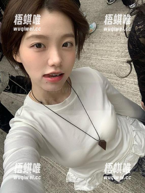 17 一步跨进www.17的入口,期待和不安在心头纠缠的感受。