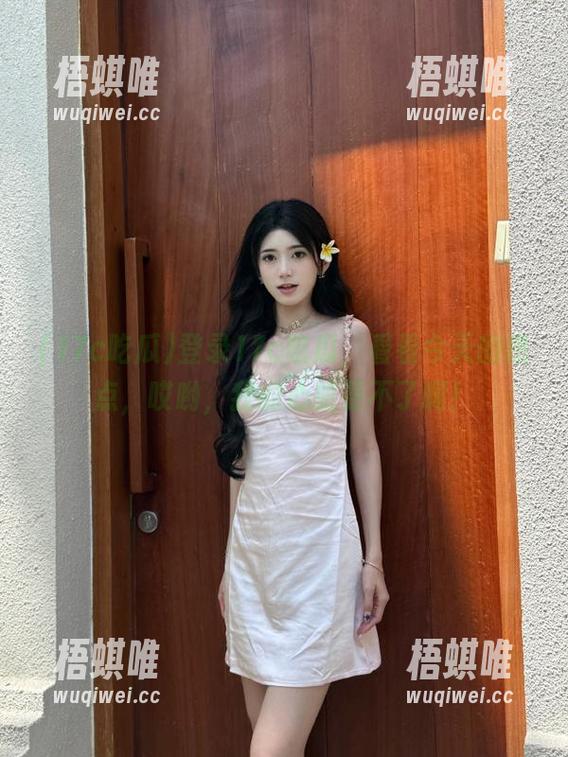 登录17c吃瓜，看看今天的热点，哎哟，我的心脏受不了啊！