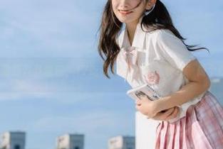 最新八卦速递，17吃瓜教你如何“在线”做个吃瓜群众。