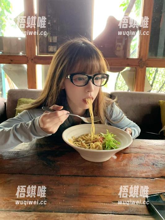 除了花，探花视频里还有小甜蜜，快来51吃瓜cgg感受一下！