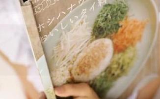 叉着腰看51吃瓜，导航也太不理智了，视频竟然还分季！