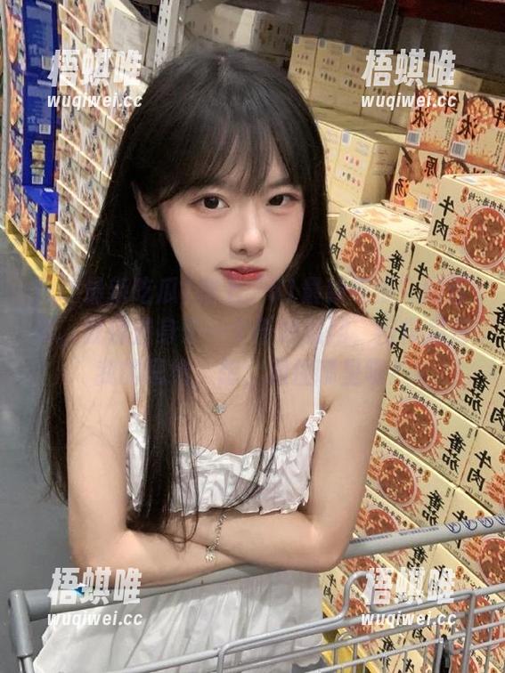 51最新吃瓜 爬上“51最新吃瓜”的首页,就像置身于一个奇妙的网,慢慢晃荡我的思绪,想,通往哪里呢?