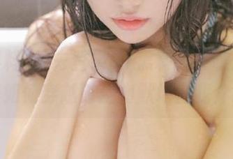 快去登录91黑料，瞧瞧这翡翠手镯如何穿越时空幽默地自我介绍！