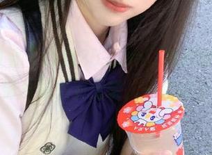 看“zztt35.ccm”视频时，我的表情从疑惑到无奈，一路过山车
