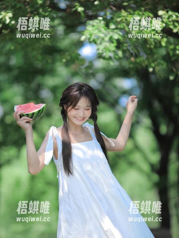 免费吃瓜 “免费吃瓜”陪你畅游八卦,看得过瘾就好,反正永不迷路嘛!