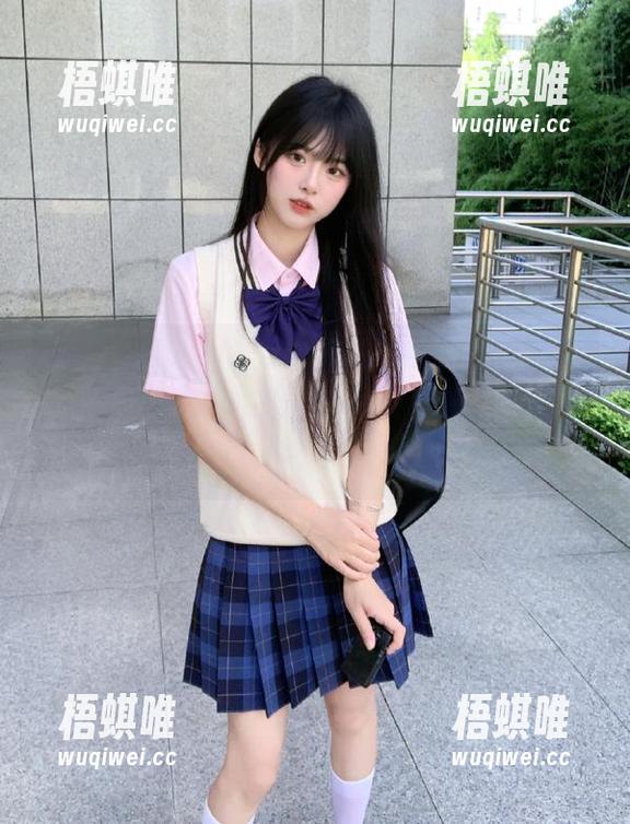 最新一期的“我要吃瓜网”说封面照应该这么拍，我都忍不住想试试了，哼，快来看看！