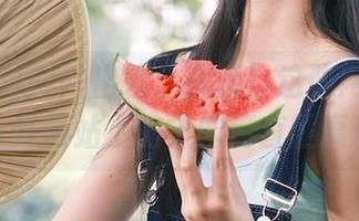 出轨、撕逼！这些网红在黑料不打烊网站上的丑闻简直匪夷所思。