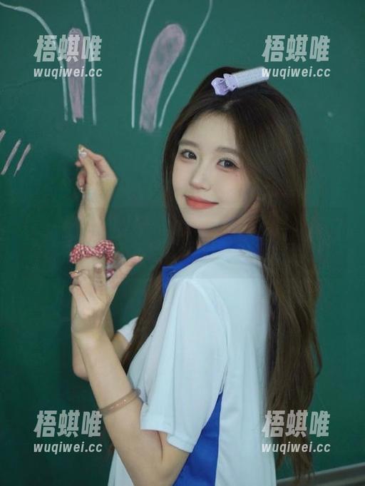 仔细研究黑料不打烊发布的动向，脑海里不断闪现乱七八糟的猜测！