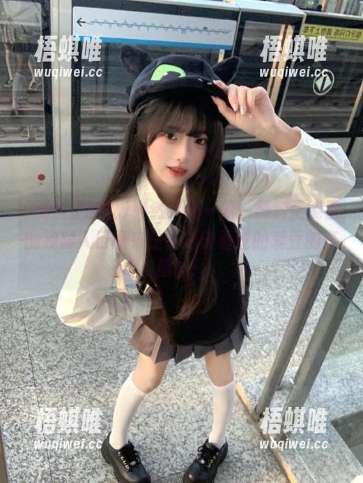 突然灵光一闪，黑料正能量的视频入口原来是我之前看过的爱豆的直播间！