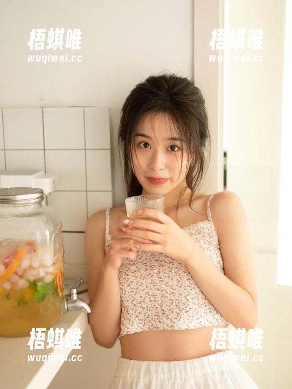 随便下载熬夜看黑料网站，瓜吃到手软！